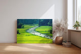 Sinus Art Wandbild 120x80cm Schmaler Fluss mit vielen Booten zwischen satten Reisfeldern in leuchtendem Grün