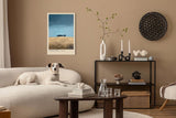 Paul Sinus Leinwandbild 80x120cm Toscana Minimalismus – Weite Landschaft mit sanften Feldern und charakteristischer Baumreihe unter klarem Himmel