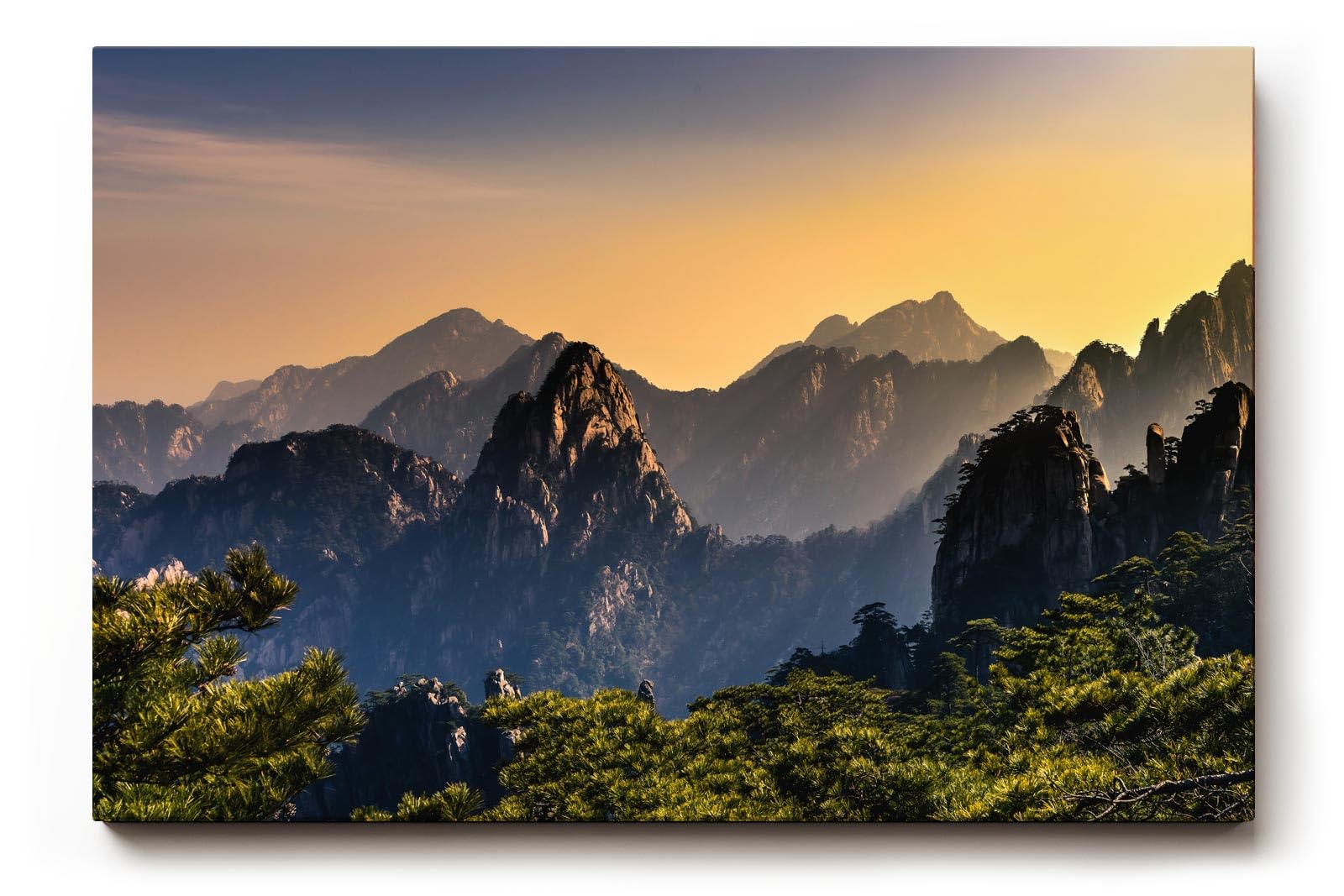 Sinus Art Wandbild 120x80cm Dramatische Berglandschaft mit goldenen Sonnenstrahlen und markanten Felsen
