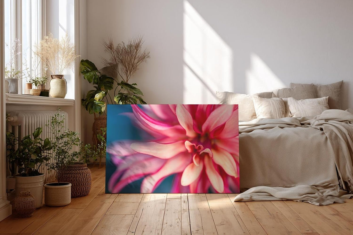 Sinus Art Wandbild 120x80cm Makroaufnahme einer farbenprächtigen Dahlie mit weichen Formen und kraftvoller Blütenmitte