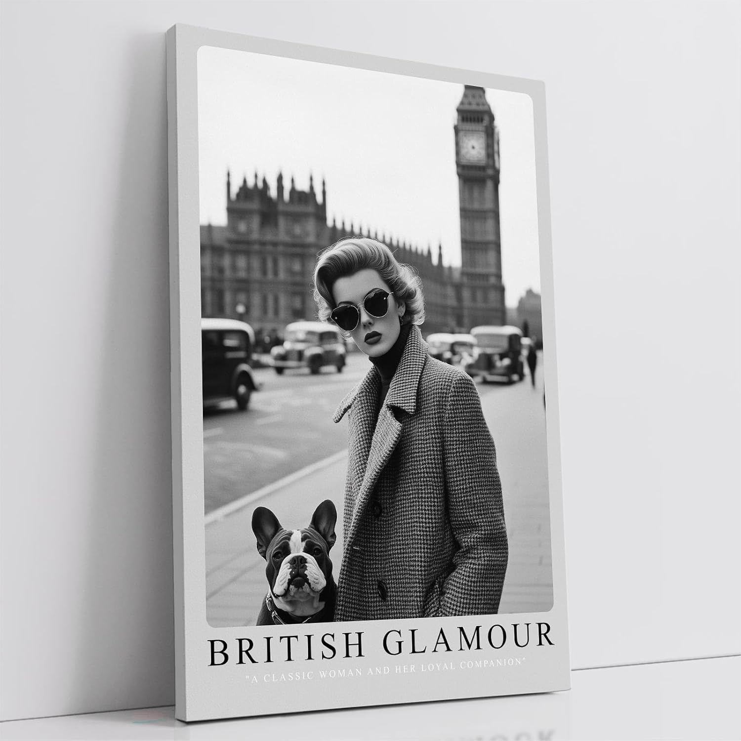 Paul Sinus Leinwandbild 60x90cm Leinwandbild Britischer Glamour – Stilvolle Schwarz-Weiß-Fotografie einer eleganten Frau mit Hund vor Big Ben