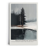 Paul Sinus Leinwandbild 80x120cm Spiegel der Stille – Minimalistische Winterlandschaft mit ruhigem Wasser, monochromer Farbe