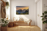 Sinus Art Wandbild 120x80cm Dramatische Berglandschaft mit goldenen Sonnenstrahlen und markanten Felsen