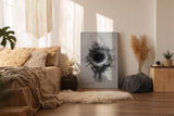 Paul Sinus Wandbild in 40x60cm Ink Bloom Abstraktes Schwarz-Weiß-Kunstwerk mit texturierter, radialer Form und dunklem Zentrum
