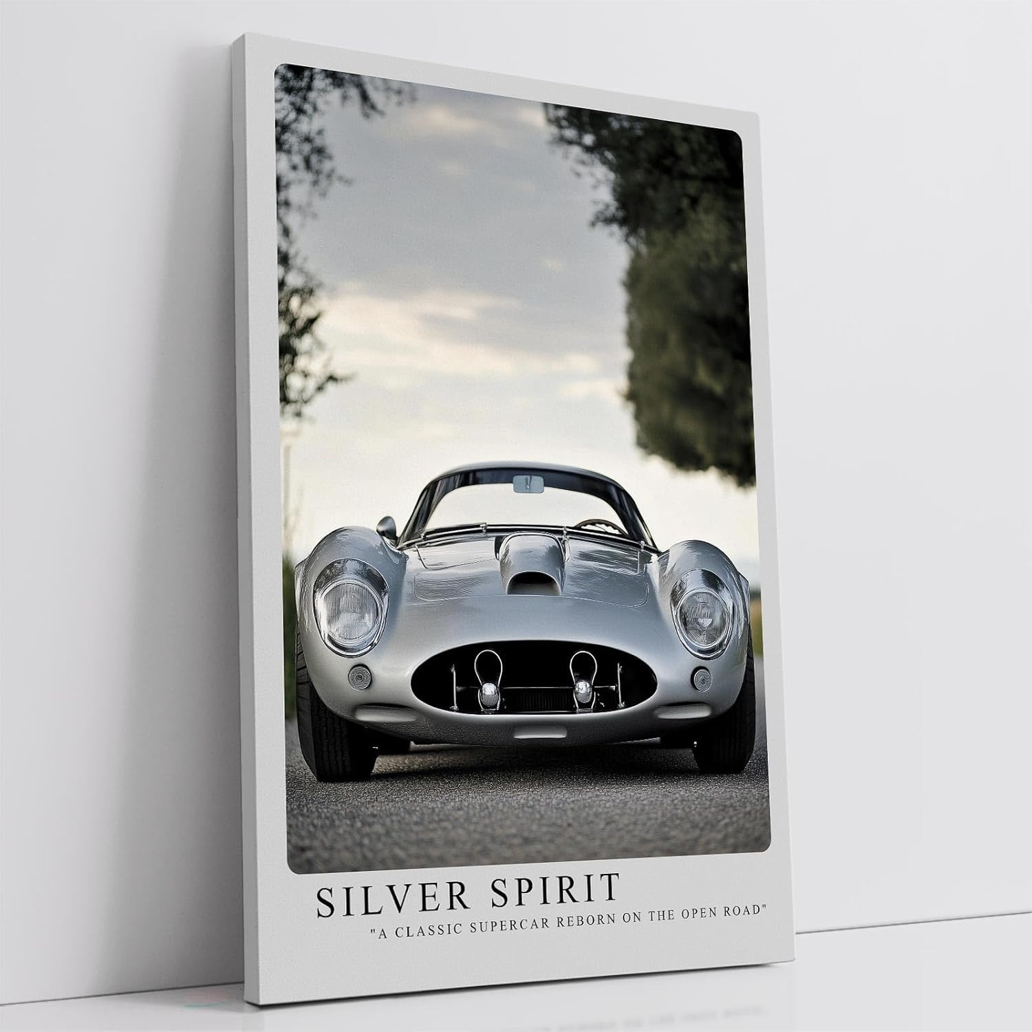 Paul Sinus Leinwandbild 40x60cm Silver Spirit Klassischer Supersportwagen Elegante Automobilkunst Zeitlose Ästhetik Edle Dynamik Hochwertige Wandkunst