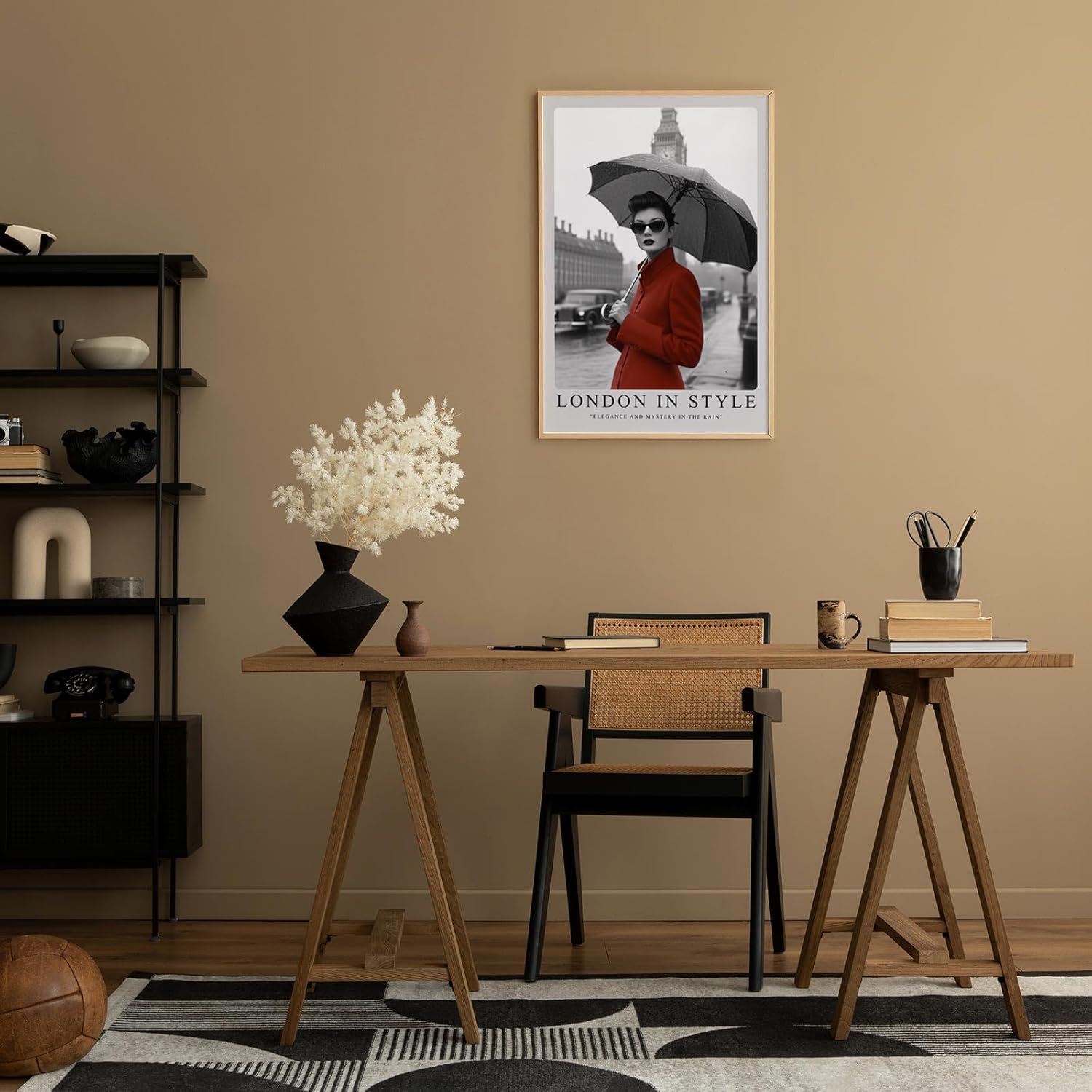 Paul Sinus Leinwandbild 40x60cm Leinwandbild London in Style – Elegante Frau mit rotem Mantel vor Big Ben, stilvolle Schwarz-Weiß-Fotografie