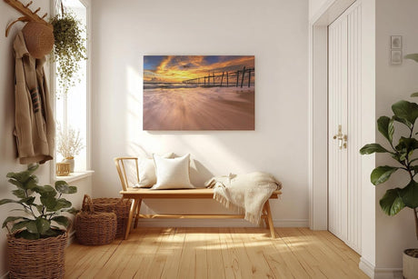 Sinus Art Wandbild 120x80cm Dramatische Szene mit bewegtem Wasser und historischem Holzsteg bei Sonnenuntergang
