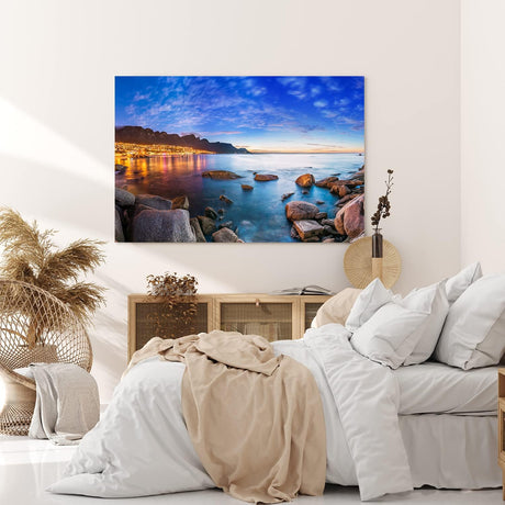 Paul Sinus Wandbild 120x80cm Küstenstadt Meer Felsen Stadtlichter Berge Abenddämmerung