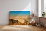 Sinus Art Wandbild 120x80cm Großartiges Bergmotiv mit schimmernden Gipfeln und weiten Ebenen im Lichtspiel