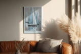 Paul Sinus Wandbild in 40x60cm Elegance Adrift – Segelboote in Blauund Grautönen auf ruhigem Wasser mit sanften Spiegelungen