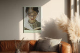 Paul Sinus Wandbild in 40x60cm Into the Pages – Lichtdurchflutetes Porträt einer jungen Frau, vertieft in ein Buch, zeitgenössische Bilder mit sanfter Farbgebung, inspirierend und harmonisch