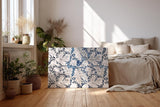 Sinus Art Wandbild 120x80cm Komplexes Blatt- und Rankenmuster in Blau-Weiß mit klarer Linienführung und Tiefe