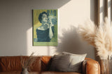 Paul Sinus Wandbild in 40x60cm La Cigarette – elegante Frau im Retro-Stil mit Zigarette, künstlerisches Porträt in Grüntönen