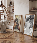 Paul Sinus Leinwandbild 40x60cm Leinwandbild Monte Carlo – Stilvolle Schwarz-Weiß-Fotografie einer eleganten Frau auf einer Yacht, luxuriöse Ästhetik