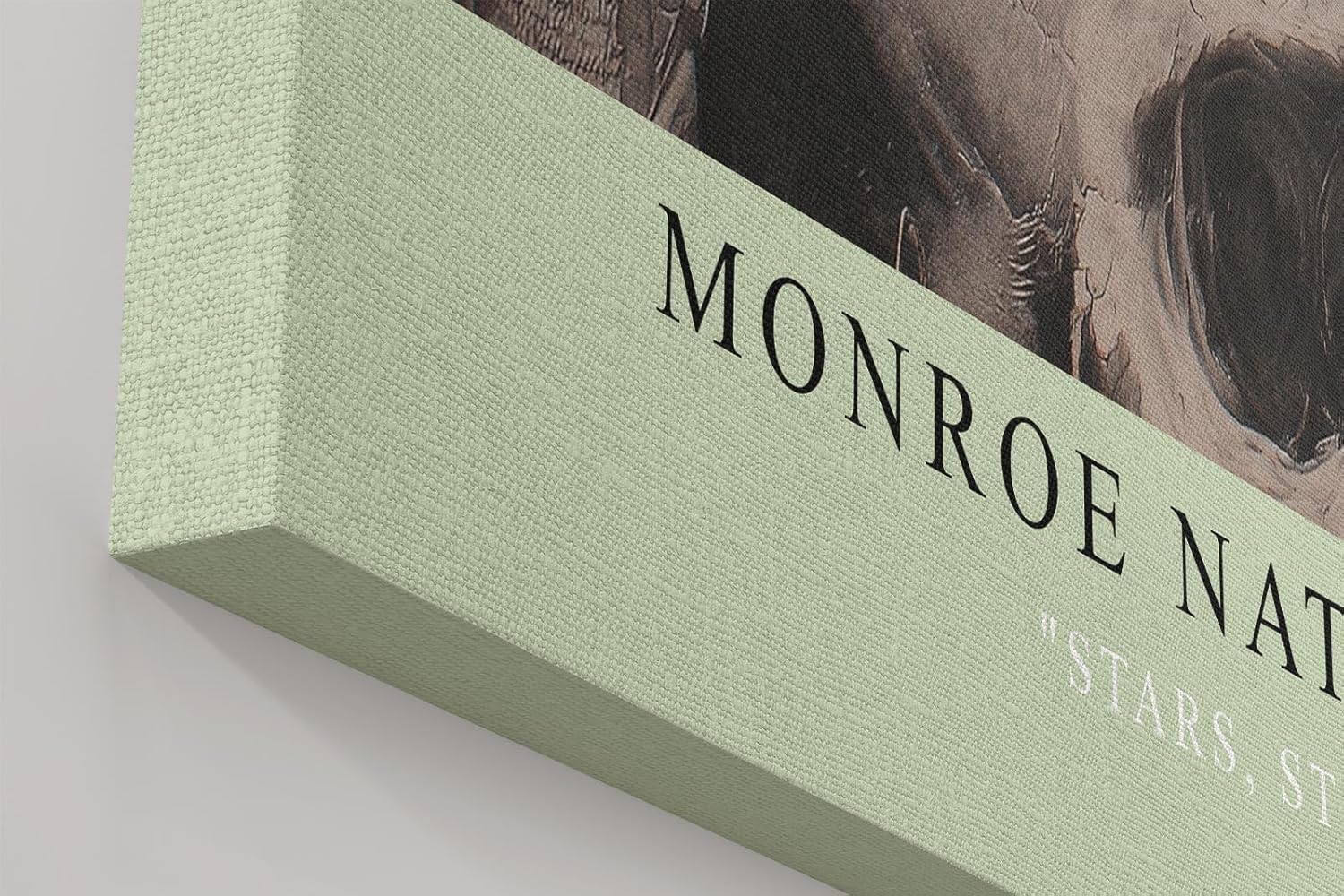 Paul Sinus Wandbild in 40x60cm Marilyn Monroe mit Gewehren in Schwarz-Weiß vor US-Flagge – ausdrucksstarkes Pop-Art-Porträt