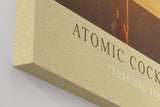 Paul Sinus Wandbild in 40x60cm Atomic Cocktail Vintage-Szene mit elegant gekleidetem Paar am Strand vor aufsteigender Wolke für stilvolle Retro-Raumgestaltung