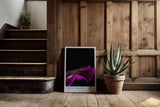 Paul Sinus Kunstdruck 40x60cm Velvet Bloom – samtige Blütenform in dunklem Violett auf Schwarz