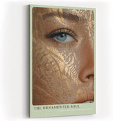 Paul Sinus Wandbild in 40x60cm The Ornamented Soul – Detailreiches Porträt mit ornamentaler Goldprägung und blauem Auge