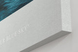 Paul Sinus Kunstdruck 40x60cm Ocean Glide Segelboot bei Sonnenlicht White Sails Under Blue Sky