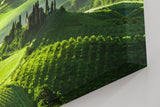 Sinus Art Wandbild 120x80cm Leuchtend grüne Weinberge und Hügel mit typischen Zypressen und Villa