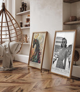 Paul Sinus Leinwandbild 60x90cm Leinwandbild La Dolce Vita – Stilvolle Schwarz-Weiß-Fotografie mit eleganter Frau vor dem Kolosseum
