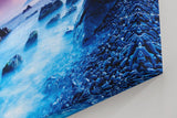 Sinus Art Wandbild 120x80cm Mystische Felsenküste bei Nacht unter violettem Himmel mit leuchtendem Wasser
