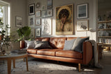 Paul Sinus Wandbild in 40x60cm The Golden Halo – Elegantes Porträt einer jungen Frau mit goldenem Heiligenschein in sanften, warmen Farbtönen für stilvolle Raumgestaltung