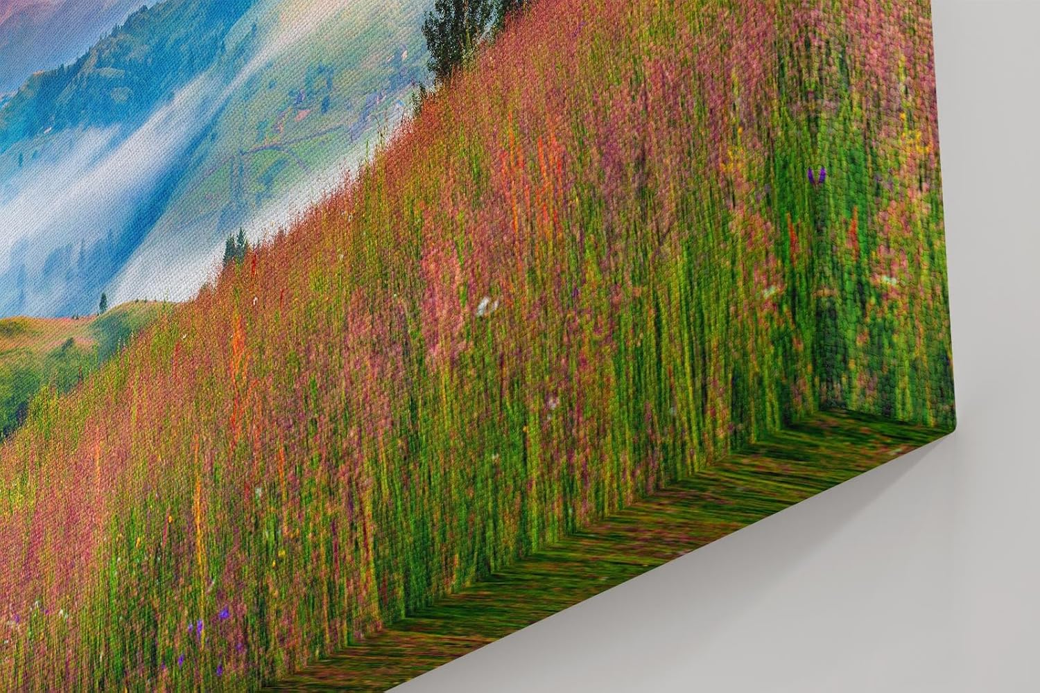 Sinus Art Wandbild 120x80cm Farbige Bergwiese mit Nebelschwaden und dramatischem Himmel für emotionale Raumwirkung