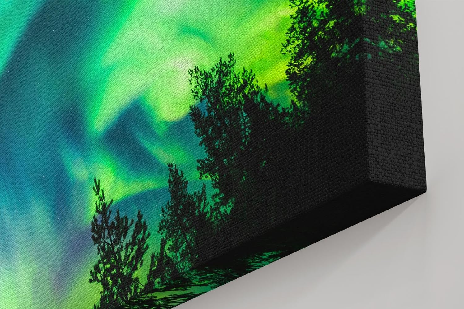Sinus Art Wandbild 120x80cm Atemberaubende Aurora Borealis mit dynamischem Farbspiel über Silhouetten dunkler Bäume