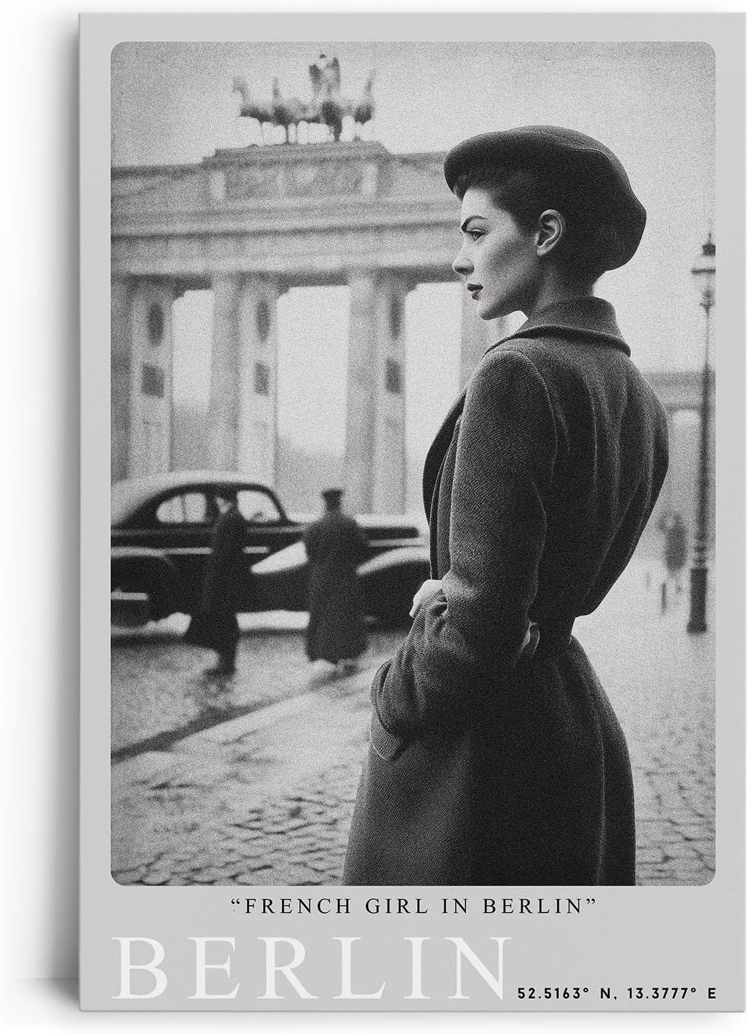 Paul Sinus Leinwandbild 80x120cm Berlin – Vintage, Schwarz-Weiß, Nostalgie, Brandenburger Tor, Mode, Fotografie, Stil, 50er Jahre, Zeitreise, Stadtbild