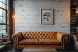 Paul Sinus Leinwandbild 80x120cm Leinwandbild Römische Göttin – Stilvolle Schwarz-Weiß-Fotografie einer eleganten Frau vor dem Kolosseum, Retro-Glamour
