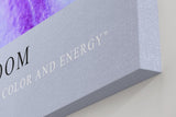 Paul Sinus Kunstdruck 40x60cm Electric Bloom – Nahaufnahme einer lila Blüte mit intensiver Mitte