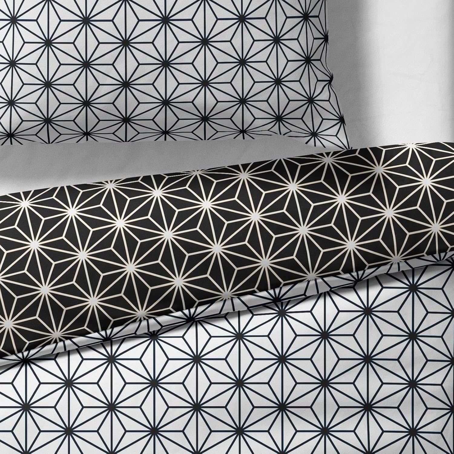 Sinus Art Mikrofaser Bettwäsche 135x200 cm + 80x80 cm – Wendedesign in Schwarz & Weiß mit sternförmigem Muster, atmungsaktiv & pflegeleicht