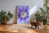 Paul Sinus Kunstdruck 40x60cm Electric Bloom – Nahaufnahme einer lila Blüte mit intensiver Mitte