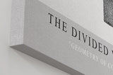 Paul Sinus Wandbild in 40x60cm The Divided Void – Abstrakte geometrische Form in Schwarz-Weiß