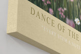 Paul Sinus Wandbild in 40x60cm Dance of the Wild Blooms Farbenfrohe Wildblumen im Sommerlicht vor sanftem Hintergrund für lebendige Raumgestaltung