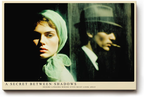 Paul Sinus Wandbild 120x80cm A Secret Between Shadows Film Noir Szene mit Frau und Mann im Schatten Dramatische Vintage Kunst fuer Wohnzimmer und Büro