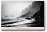 Paul Sinus Wandbild 120x80cm Black Shore in Fog dramatische schwarz weiß Küstenlandschaft Meer und Klippen Natur Fotokunst Poster für Wohnzimmer Büro