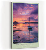Paul Sinus Wandbild in 40x60cm Boot im Hafen bei Sonnenuntergang mit violett-pinkfarbenem Himmel und ruhigem Wasser