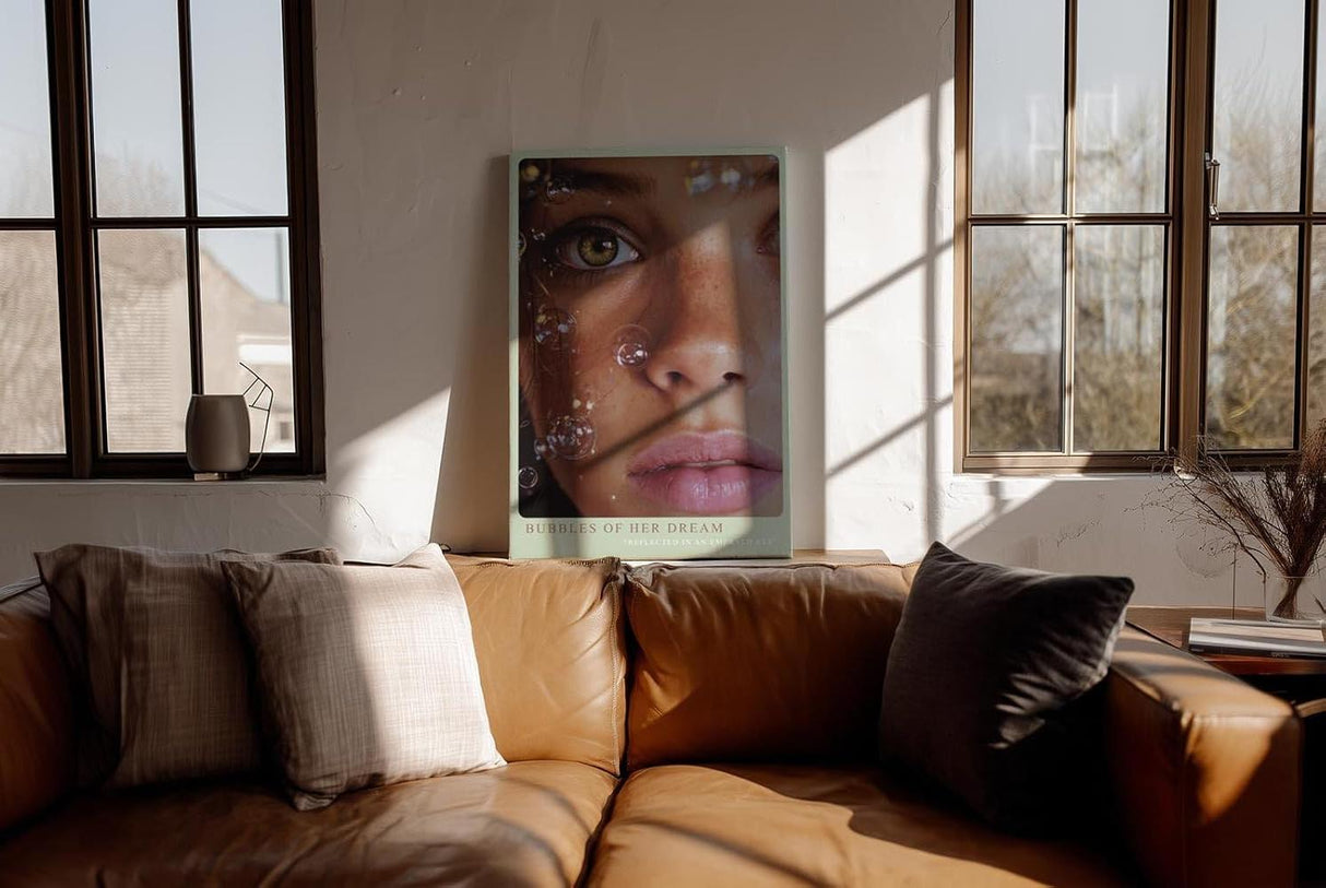 Paul Sinus Wandbild in 40x60cm Bubbles of Her Dream hyperrealistisches Porträt einer Frau mit grünen Augen und Seifenblasen
