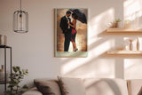 Paul Sinus Wandbild in 40x60cm City Lovers – romantische Stadtszene bei Regen mit elegantem Paar unter einem Regenschirm für stilvolle Raumgestaltung
