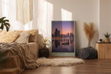 Paul Sinus Wandbild in 40x60cm City Mirror mit ruhiger Stadtsilhouette und Boot im Abendlicht für moderne Wandgestaltung