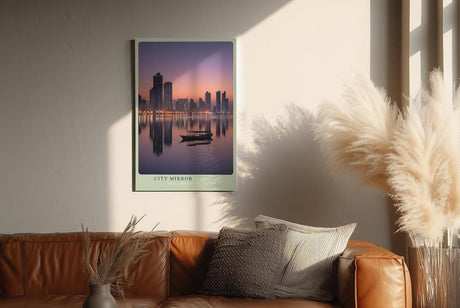Paul Sinus Wandbild in 40x60cm City Mirror mit ruhiger Stadtsilhouette und Boot im Abendlicht für moderne Wandgestaltung