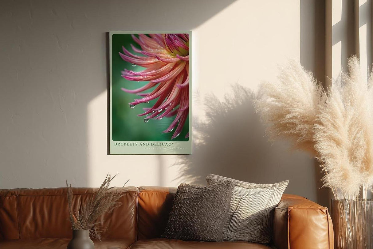 Paul Sinus Wandbild in 40x60cm Droplets and Delicacy – elegante Nahaufnahme einer pink-orangefarbenen Blüte mit Wassertropfen für stilvolle Wohnakzente