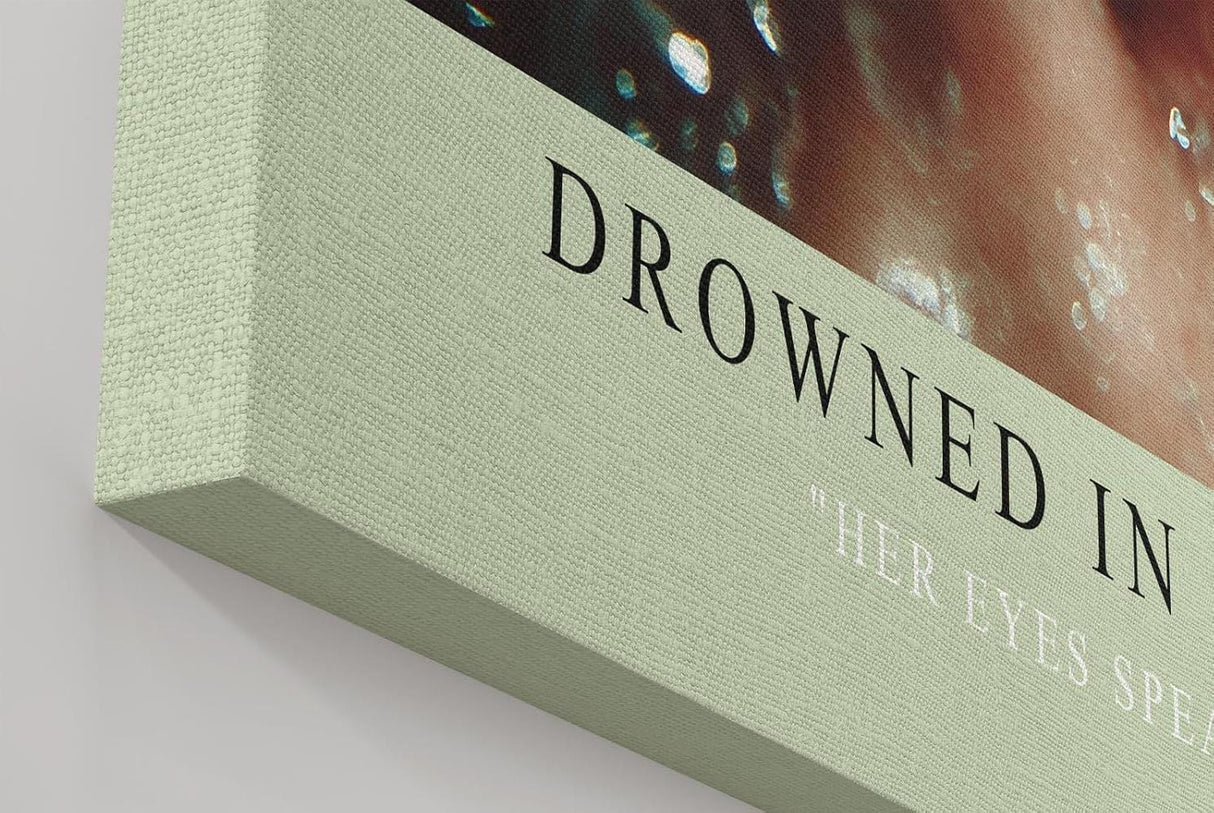 Paul Sinus Wandbild in 40x60cm Drowned in Wonder – emotionales Fotoporträt eines Auges unter Wasser für ausdrucksstarke Raumgestaltung