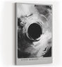 Paul Sinus Wandbild in 40x60cm Event Horizon – Monochrome Abstraktion mit tiefem Zentrum und kraftvollen Strukturen