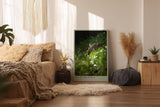 Paul Sinus Wandbild in 40x60cm Eye of the Jungle – Leopard im dichten Grün, seitlich aus dem Schatten auftauchend