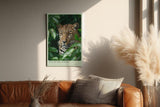 Paul Sinus Wandbild in 40x60cm Eye of the Jungle – Nahaufnahme eines Leoparden im dichten Blätterdach