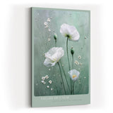 Paul Sinus Wandbild in 40x60cm Fields of Calm – weiße Mohnblumen auf zartgrünem Hintergrund, sanfte florale Kunst mit eleganter Textur