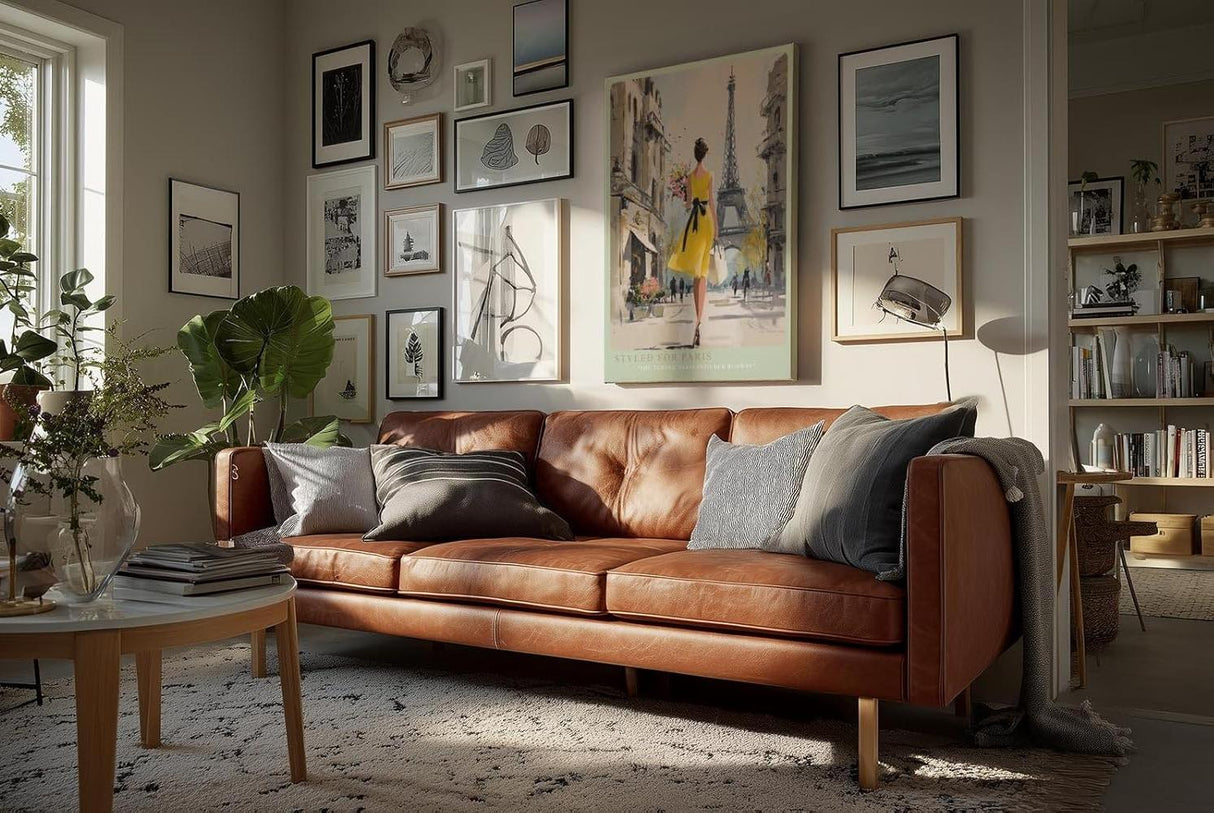 Paul Sinus Wandbild in 40x60cm Frau im gelben Kleid vor dem Eiffelturm – stilvolle Stadtszene mit französischem Charme für elegante Raumgestaltung